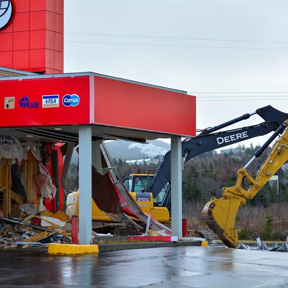 Contractors, police at odds in Newfoundland as search for 'backhoe bandits' continues